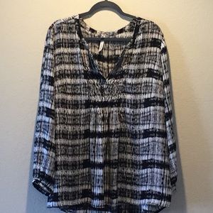 Black & white blouse